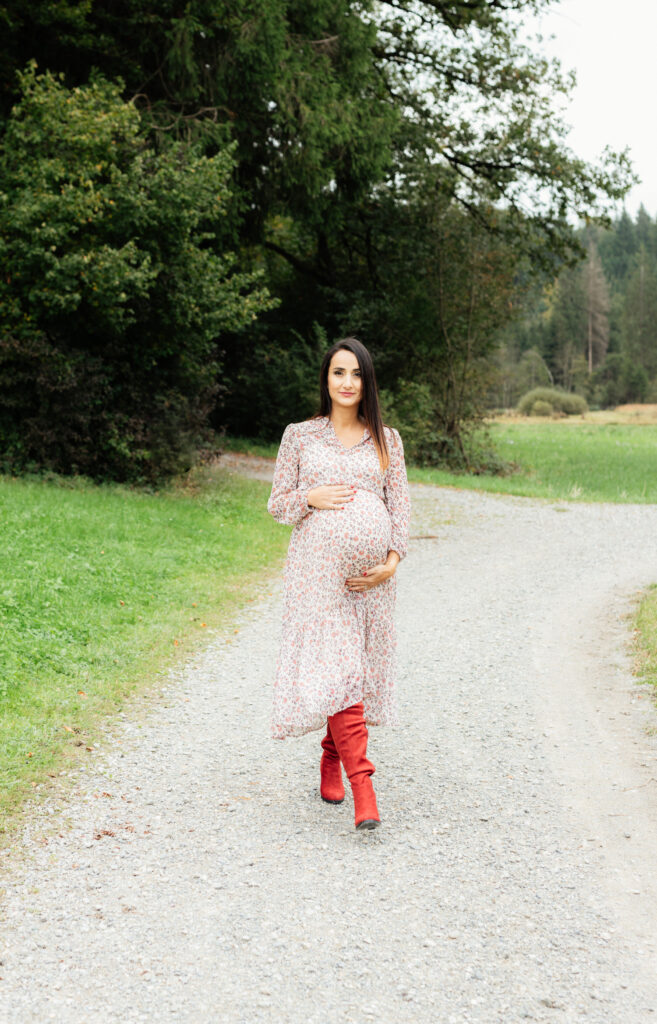 Maternity photo session in Steinhausen Wald