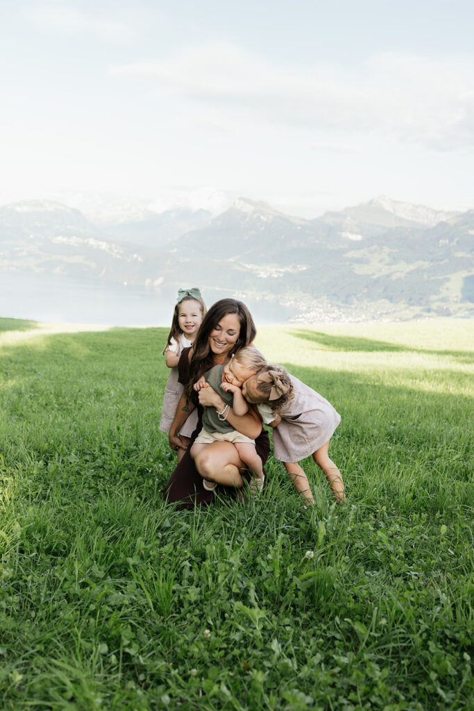 Neutral makeup tones for natural family photo style