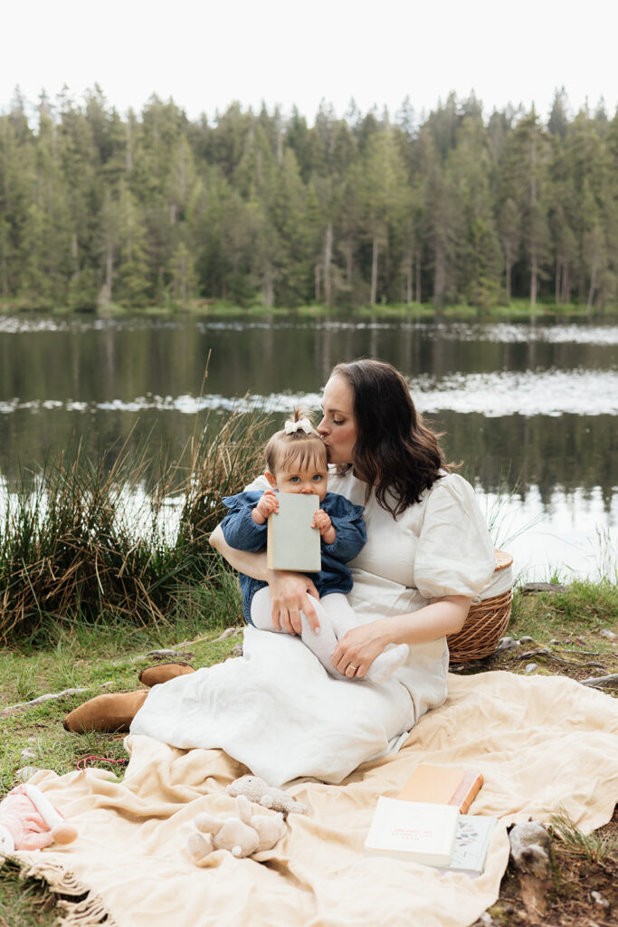 Relaxed and polished look for family portraits in Zurich